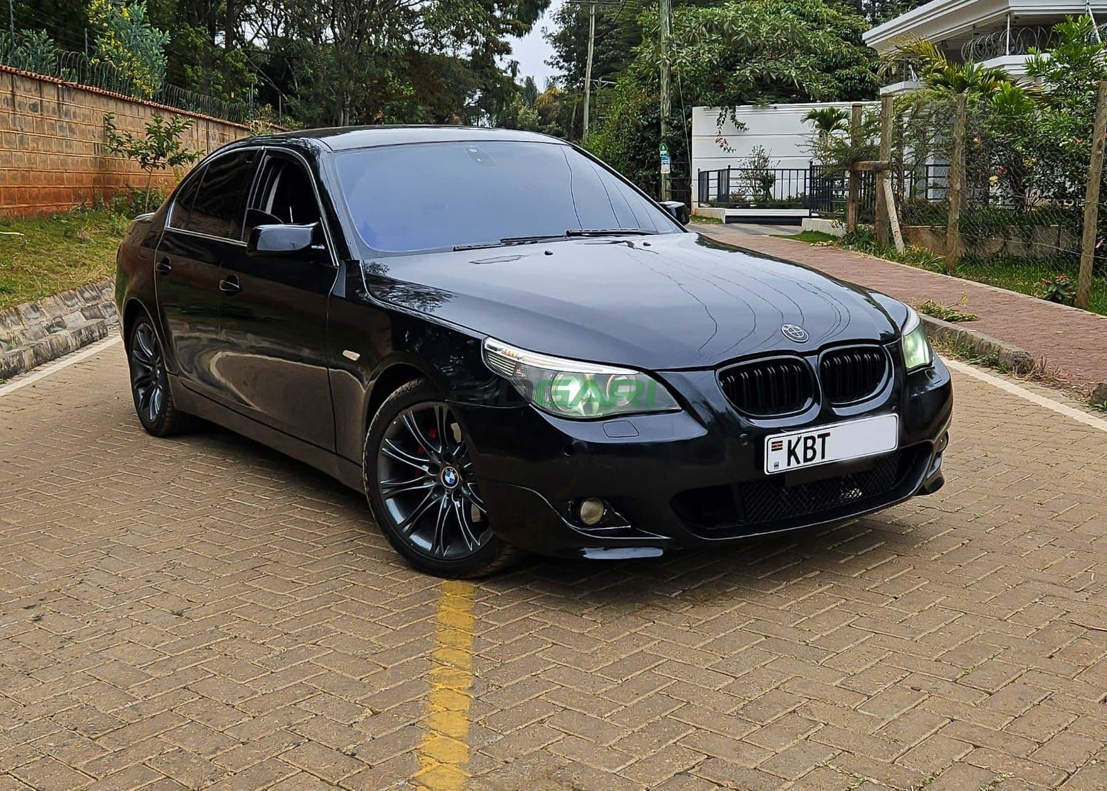 2004 BMW 520i