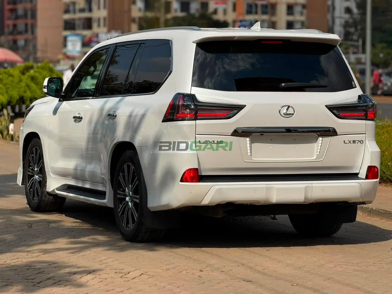 2020 Lexus LX570 Petrol SUV, photo 4