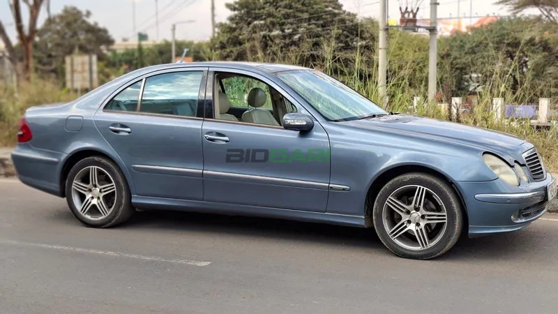 2003 Mercedes-Benz E320 CDI 3.2L Diesel Sedan, photo 3
