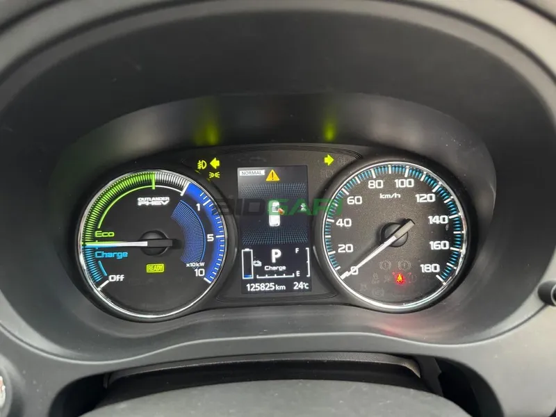 2019 Mitsubishi Outlander PHEV 2.4L Petrol SUV, photo 6