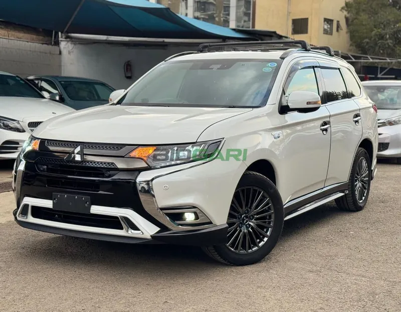 2019 Mitsubishi Outlander PHEV 2.4L Petrol SUV, photo 2