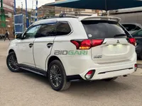 2019 Mitsubishi Outlander PHEV 2.4L Petrol SUV, photo 3