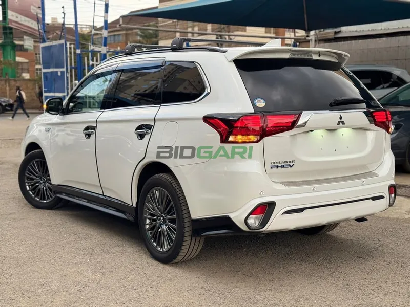 2019 Mitsubishi Outlander PHEV 2.4L Petrol SUV, photo 3