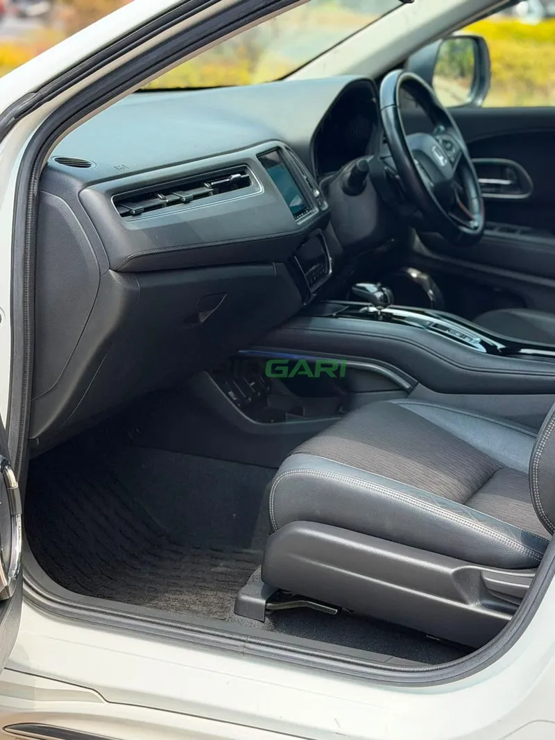 2019 Honda Vezel Hybrid 1.5L Hybrid SUV, photo 6