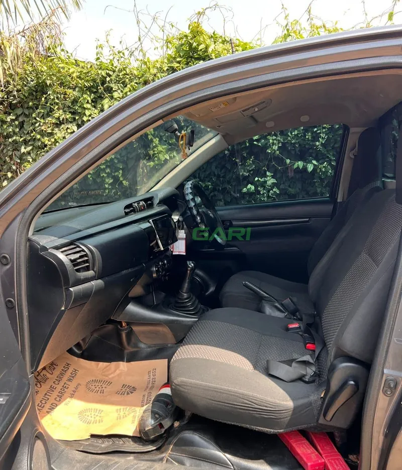 2017 Toyota Hilux 2.5L Diesel Pickup, photo 6