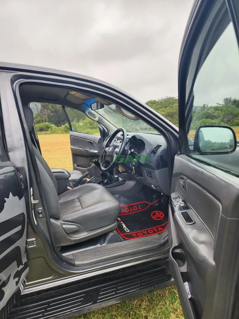 2015 Toyota Hilux Double Cab 2.5L Diesel Pickup, photo 10