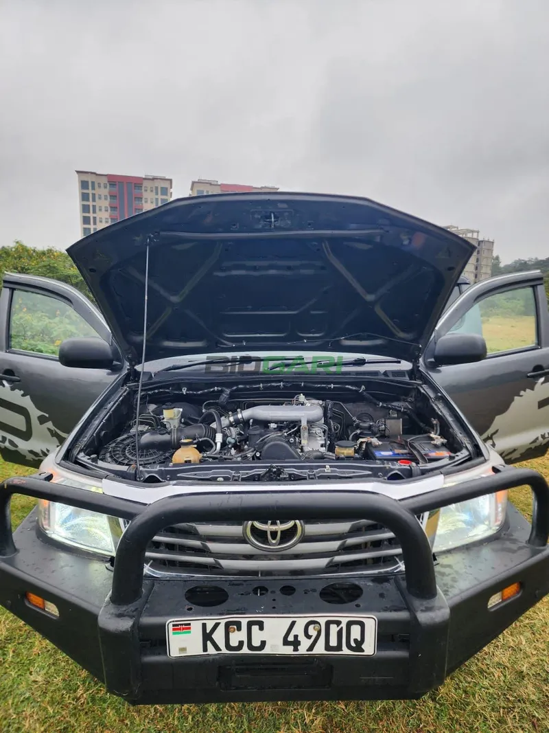 2015 Toyota Hilux Double Cab 2.5L Diesel Pickup, photo 8