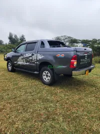 2015 Toyota Hilux Double Cab 2.5L Diesel Pickup, photo 4