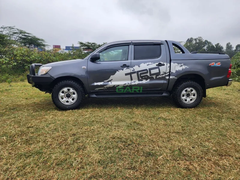 2015 Toyota Hilux Double Cab 2.5L Diesel Pickup, photo 2