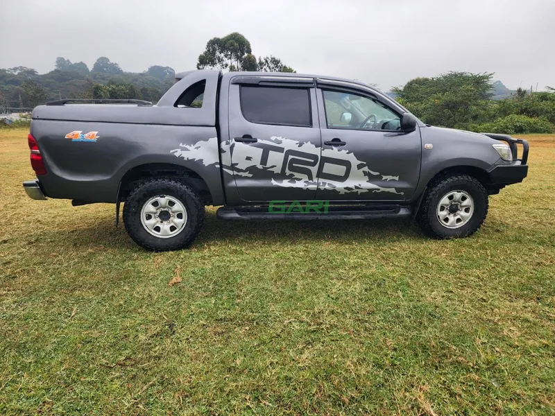 2015 Toyota Hilux Double Cab 2.5L Diesel Pickup, photo 6
