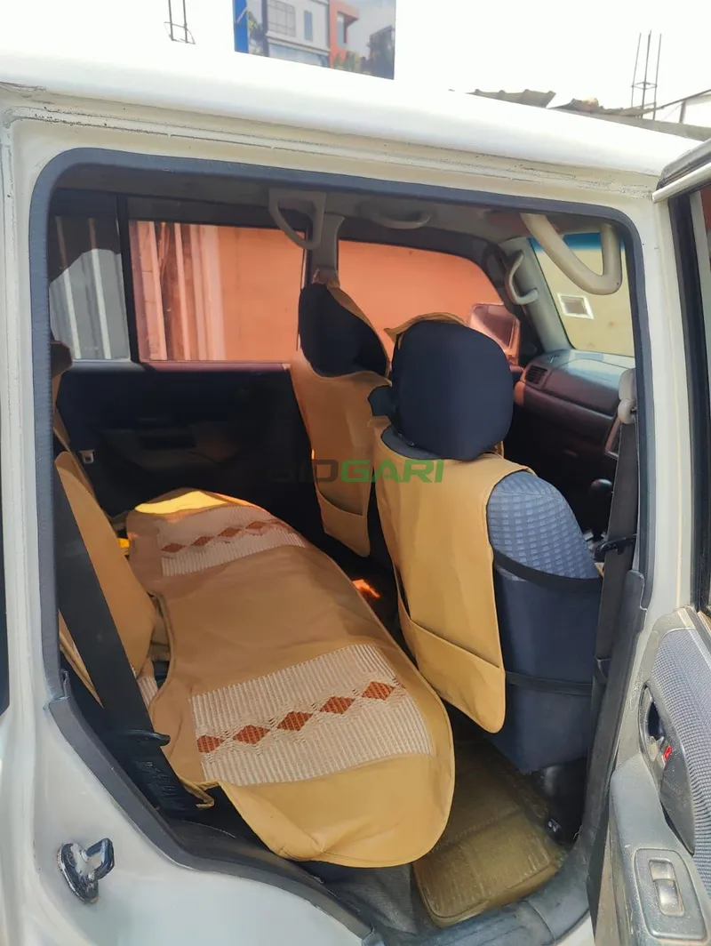 2000 Mitsubishi Pajero IO 2L Petrol SUV, photo 4