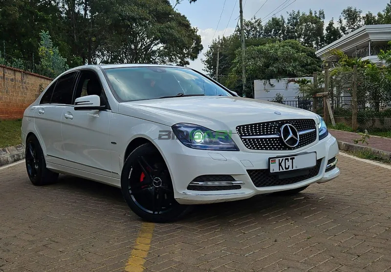 2014 Mercedes-Benz C200 Avant-garde (W204) Last Edition 1.8L Petrol Sedan, main photo
