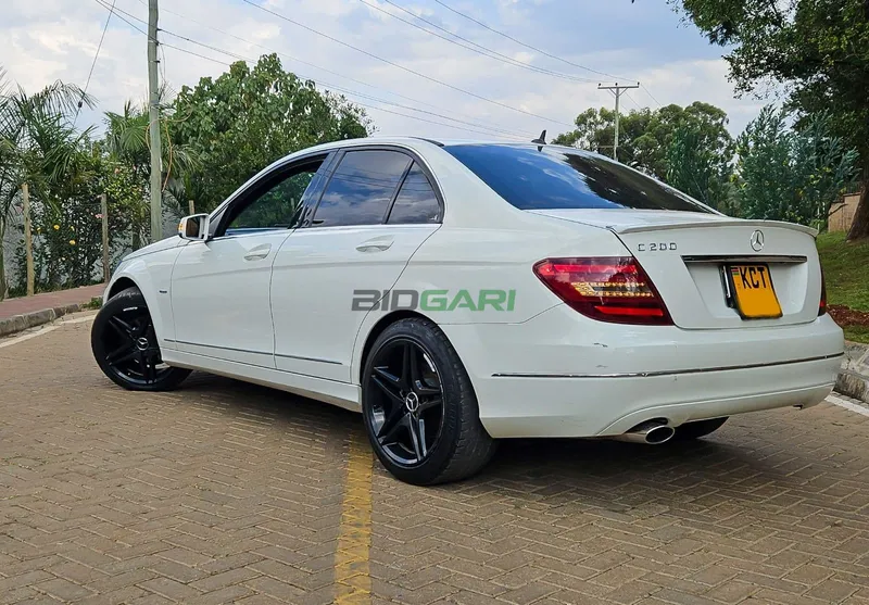 2014 Mercedes-Benz C200 Avant-garde (W204)  Last Edition 1.8L Petrol Sedan, photo 4