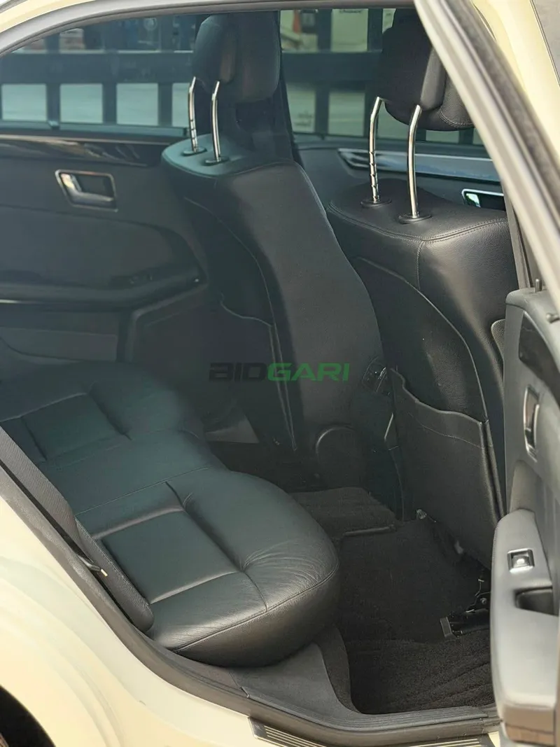2010 Mercedes-Benz E350 Petrol Sedan, photo 6