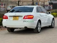 2010 Mercedes-Benz E350 Petrol Sedan, photo 3