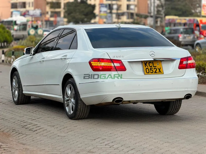 2010 Mercedes-Benz E350 Petrol Sedan, photo 4