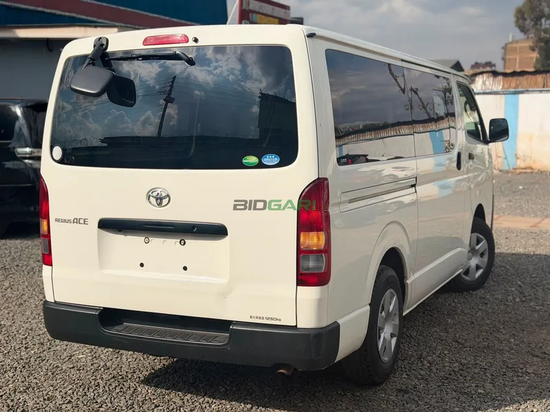 2019 Toyota Hiace 2L Petrol Van, photo 4