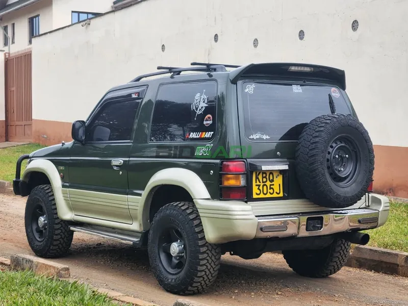 1995 Mitsubishi Pajero 2.5L Diesel SUV, photo 3