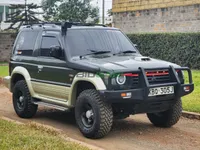 1995 Mitsubishi Pajero 2.5L Diesel SUV, photo 2
