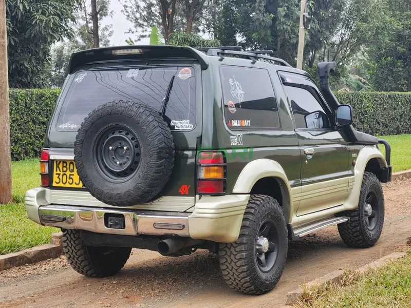 1995 Mitsubishi Pajero 2.5L Diesel SUV, photo 4