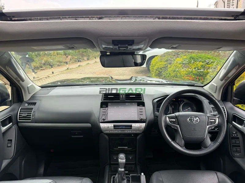 2021 Toyota Land Cruiser Prado Petrol SUV, photo 5