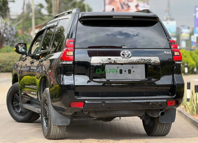 2021 Toyota Land Cruiser Prado Petrol SUV, photo 3