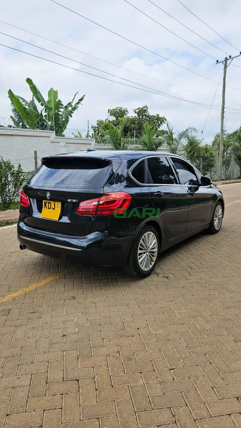 2015 BMW 218i 1.5L Petrol Hatchback, photo 4