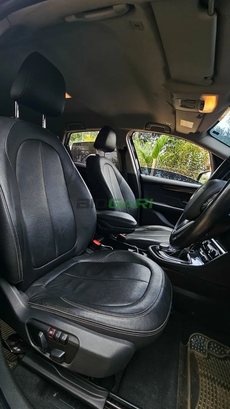 2015 BMW 218i 1.5L Petrol Hatchback, photo 6