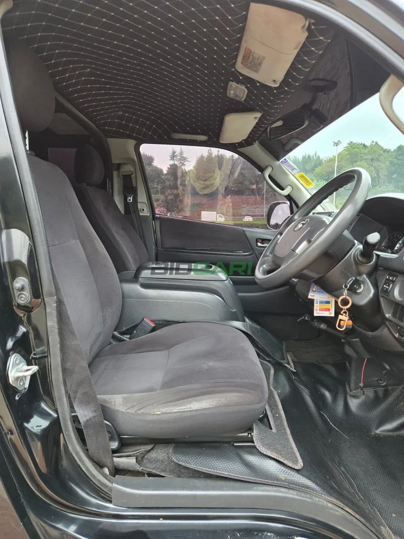 2018 Toyota Hiace Super GL 3L Diesel Van, photo 13