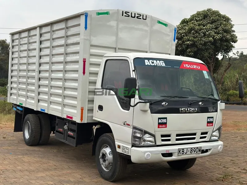 2009 Isuzu NPR Diesel Truck, photo 2
