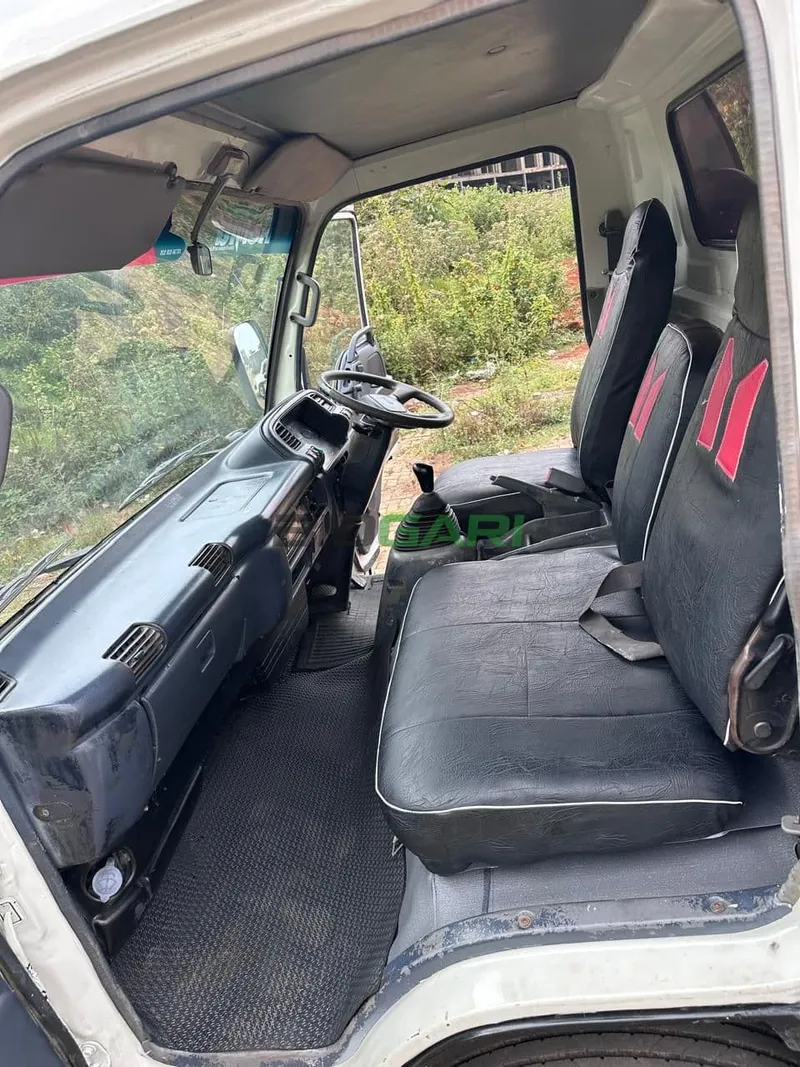 2009 Isuzu NPR Diesel Truck, photo 6