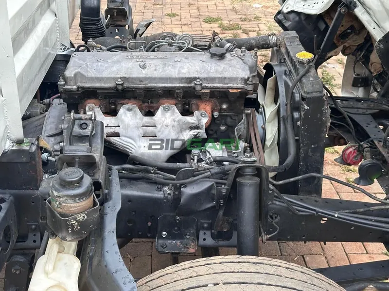 2009 Isuzu NPR Diesel Truck, photo 7