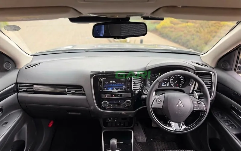 2019 Mitsubishi Outlander Petrol SUV, photo 8