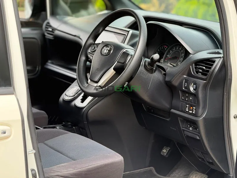 2020 Toyota Noah Petrol MPV, photo 5