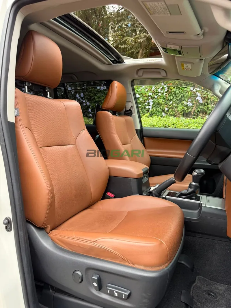 2021 Toyota Land Cruiser Prado Petrol SUV, photo 9