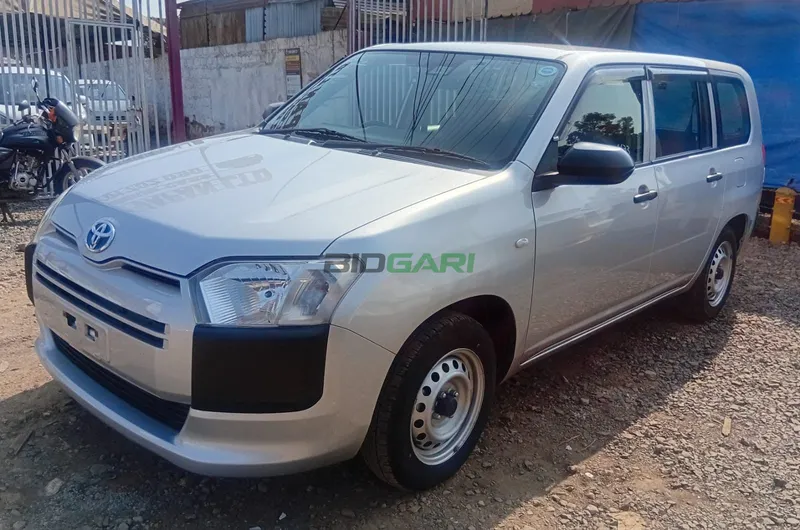 2020 Toyota Probox Hybrid 1.5L Hybrid, photo 2