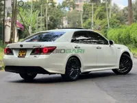 2017 Toyota Crown Athelete 2.5L Hybrid Sedan, photo 3