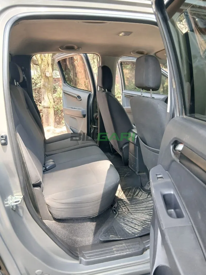 2023 Isuzu DMAX Double Cabin 2.5L Diesel Pickup, photo 7