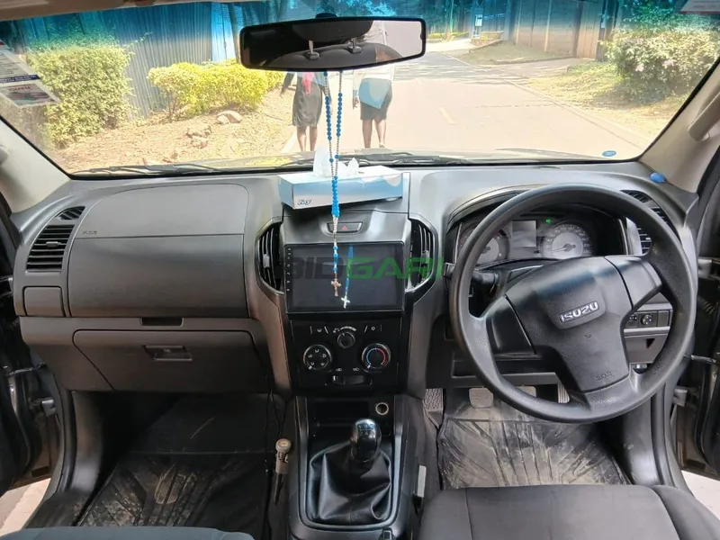 2023 Isuzu DMAX Double Cabin 2.5L Diesel Pickup, photo 6