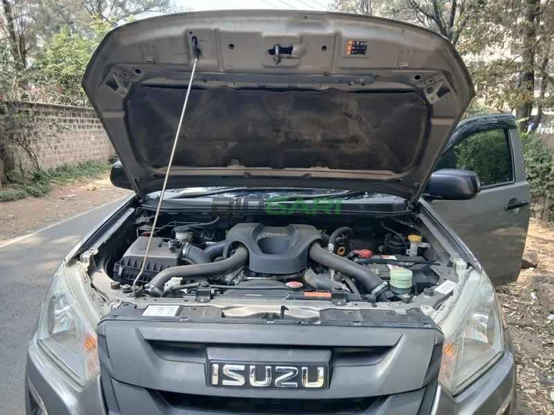 2023 Isuzu DMAX Double Cabin 2.5L Diesel Pickup, photo 4