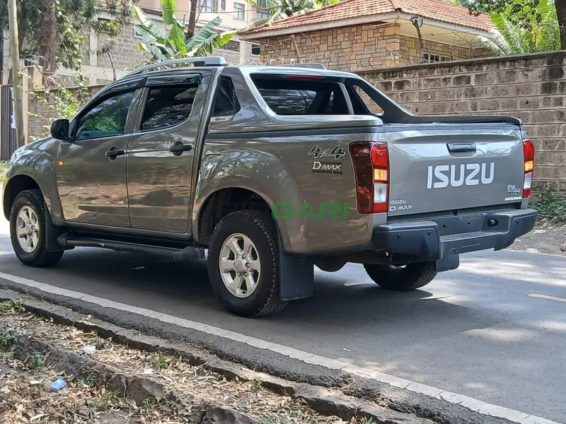 2023 Isuzu DMAX Double Cabin 2.5L Diesel Pickup, photo 3