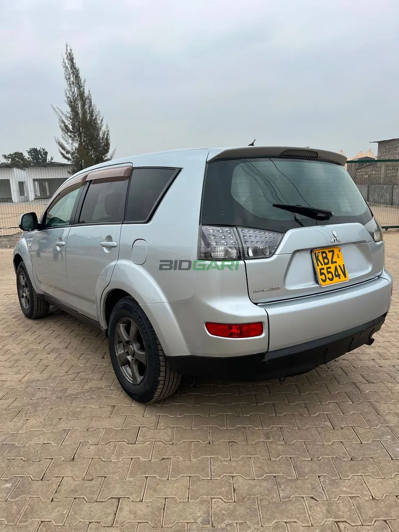 2009 Mitsubishi Outlander 2.4L Petrol SUV, photo 4