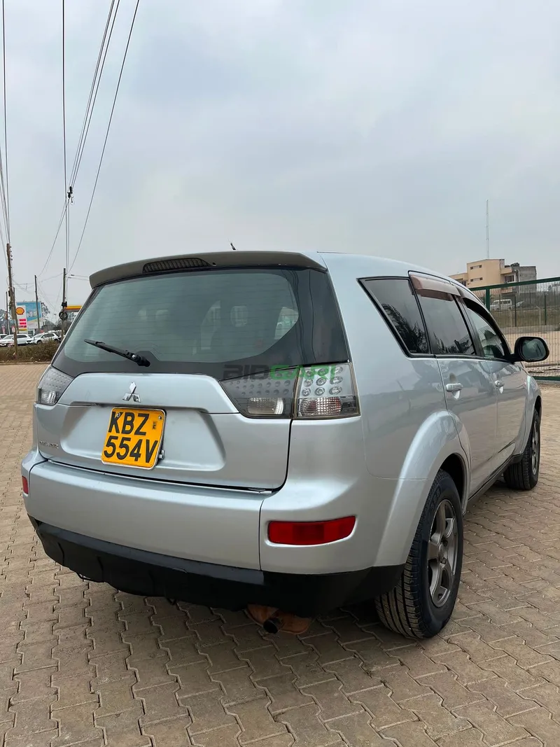 2009 Mitsubishi Outlander 2.4L Petrol SUV, photo 5