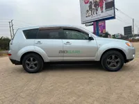 2009 Mitsubishi Outlander 2.4L Petrol SUV, photo 3