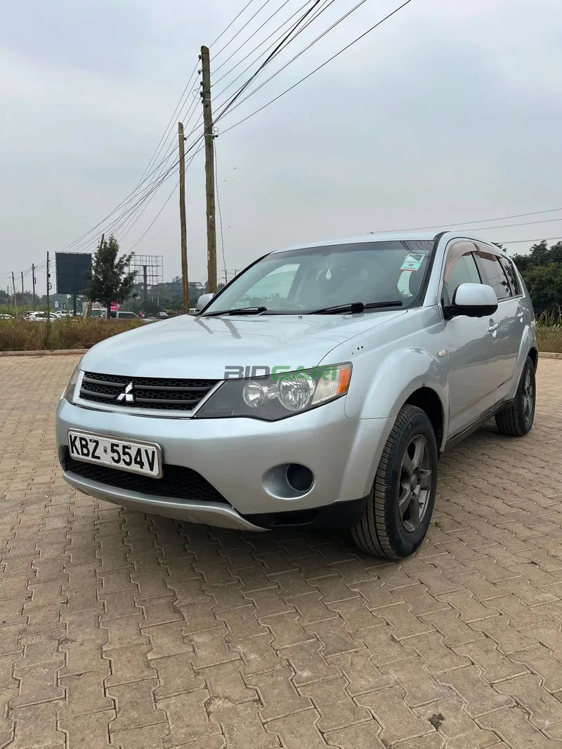 2009 Mitsubishi Outlander 2.4L Petrol SUV, photo 2