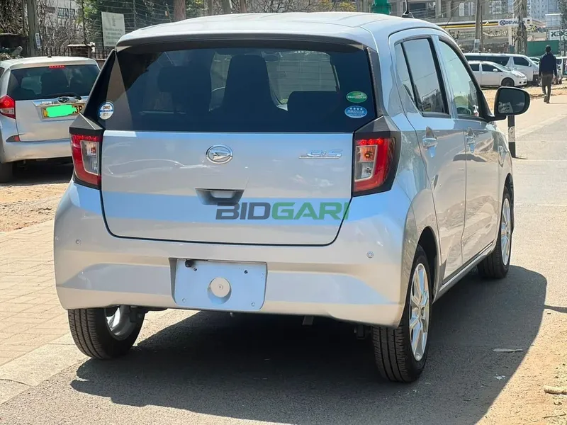 2021 Dihatsu Mira eS Petrol Hatchback, photo 4