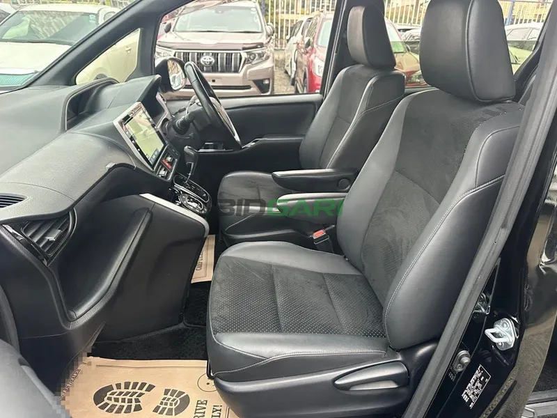 2020 Toyota Voxy ZS GRADE 2L Petrol MPV, photo 8