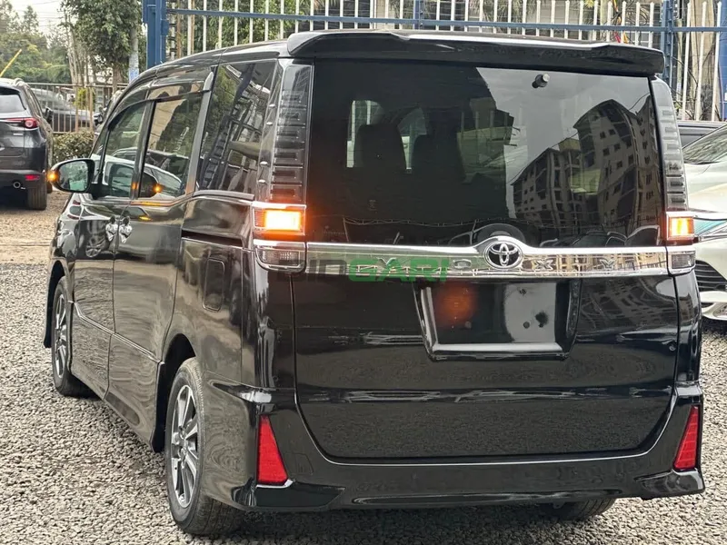 2020 Toyota Voxy ZS GRADE 2L Petrol MPV, photo 9