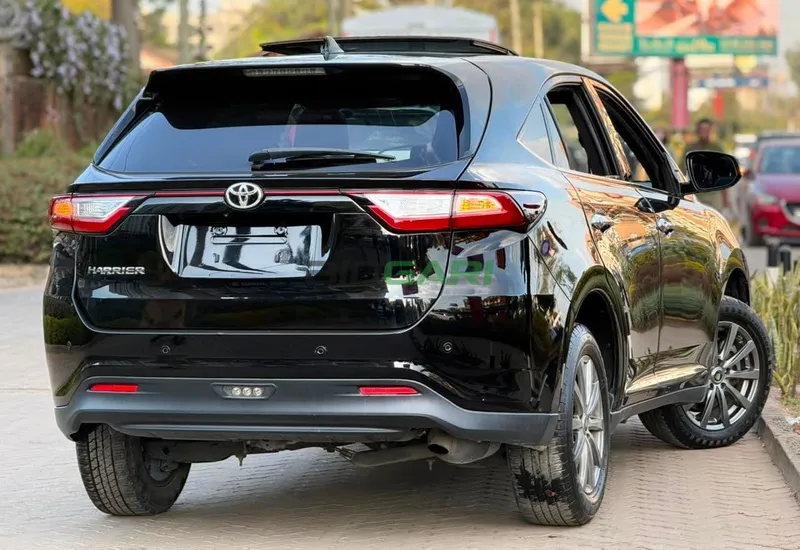 2019 Toyota Harrier Petrol SUV, photo 2