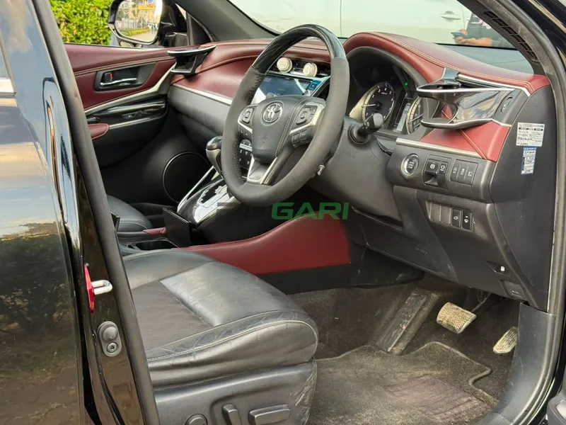 2019 Toyota Harrier Petrol SUV, photo 8